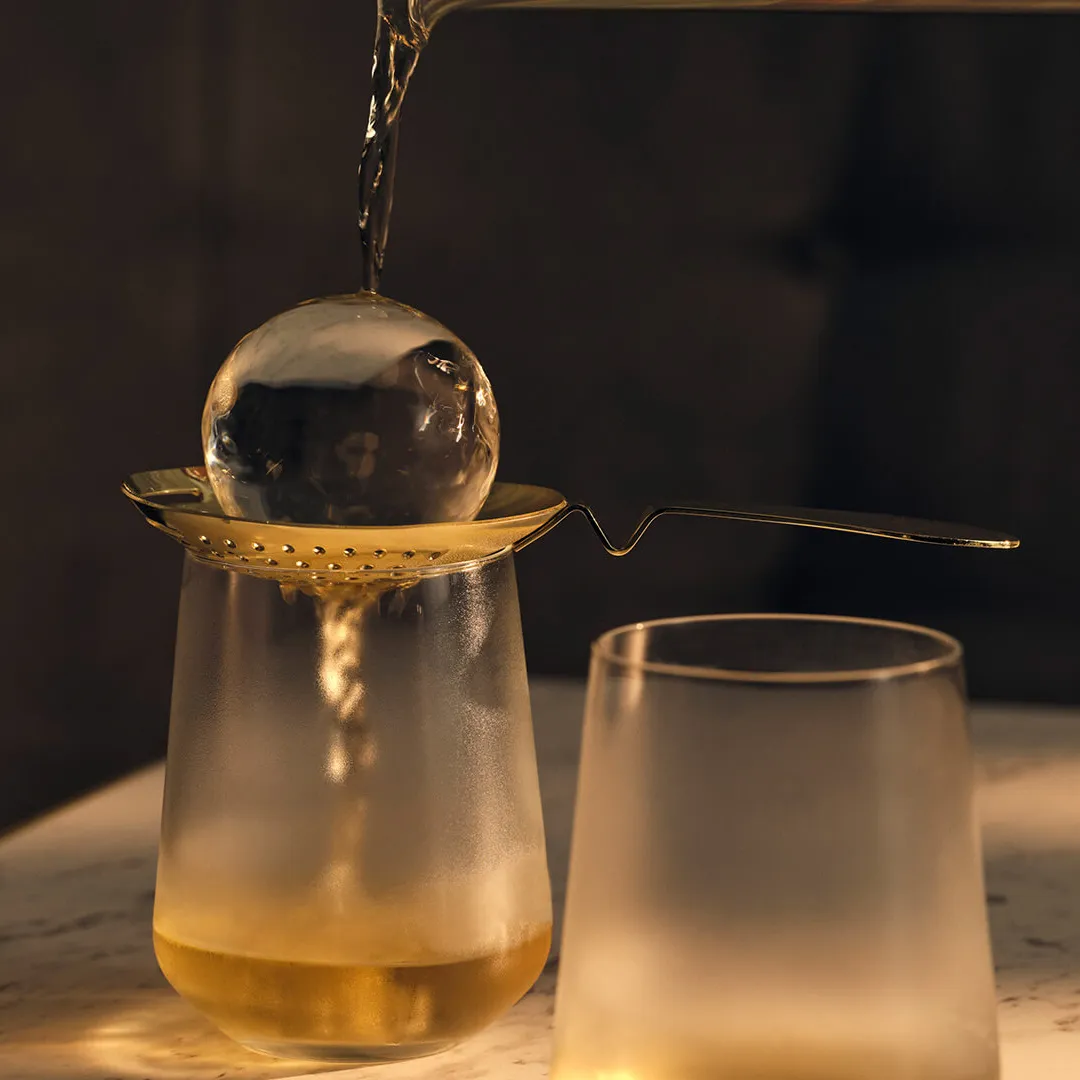 Ardray Scocth Whisky being poured over ice