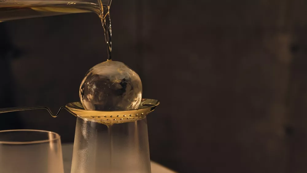 Ardray blended scotch whisky poured over ice